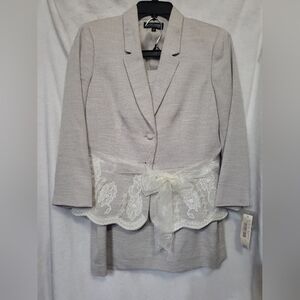 john meyer 2 piece womens suit size 10 lace + pearl details